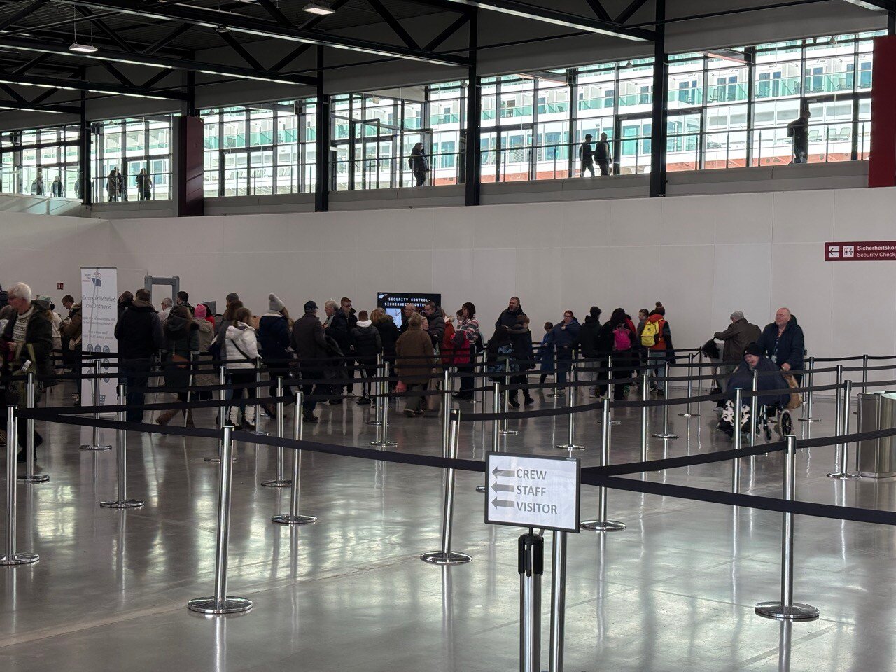 Hamburg Cruise Center - Screen 3 - 75 Security Check 6
